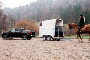 Pferdeanhänger Humbaur Xanthos 2400 kg mit Aluminium Seitenwänden, Aluboden•