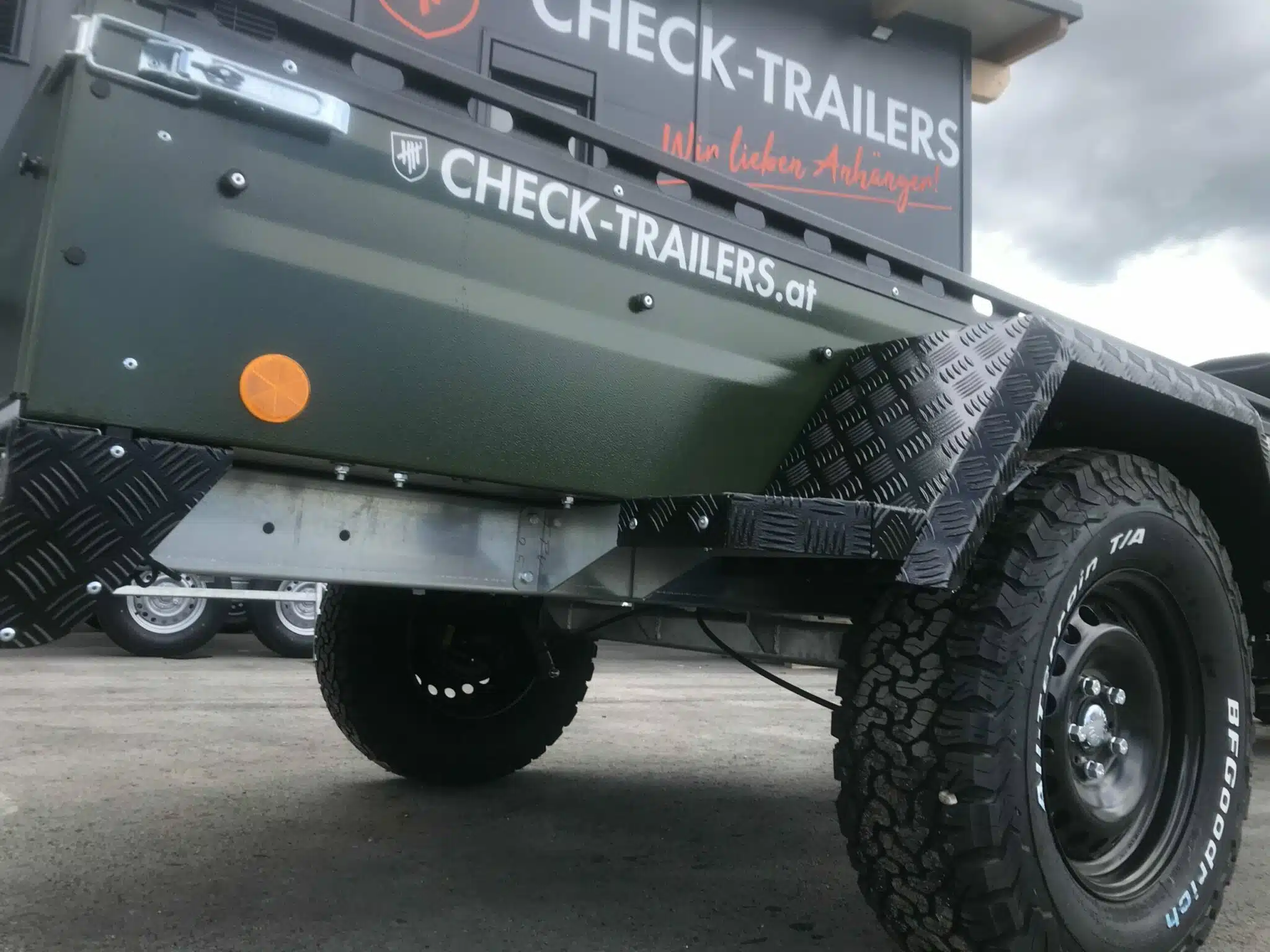 TPV EB3 Offroad| 1300 kg Gesamtgewicht,schwarz oder bronzegrün, gebremst, Anhänger für Quads, Offroad-Fahrzeuge, nur mit Alufelgen erhältlich - Slika 16