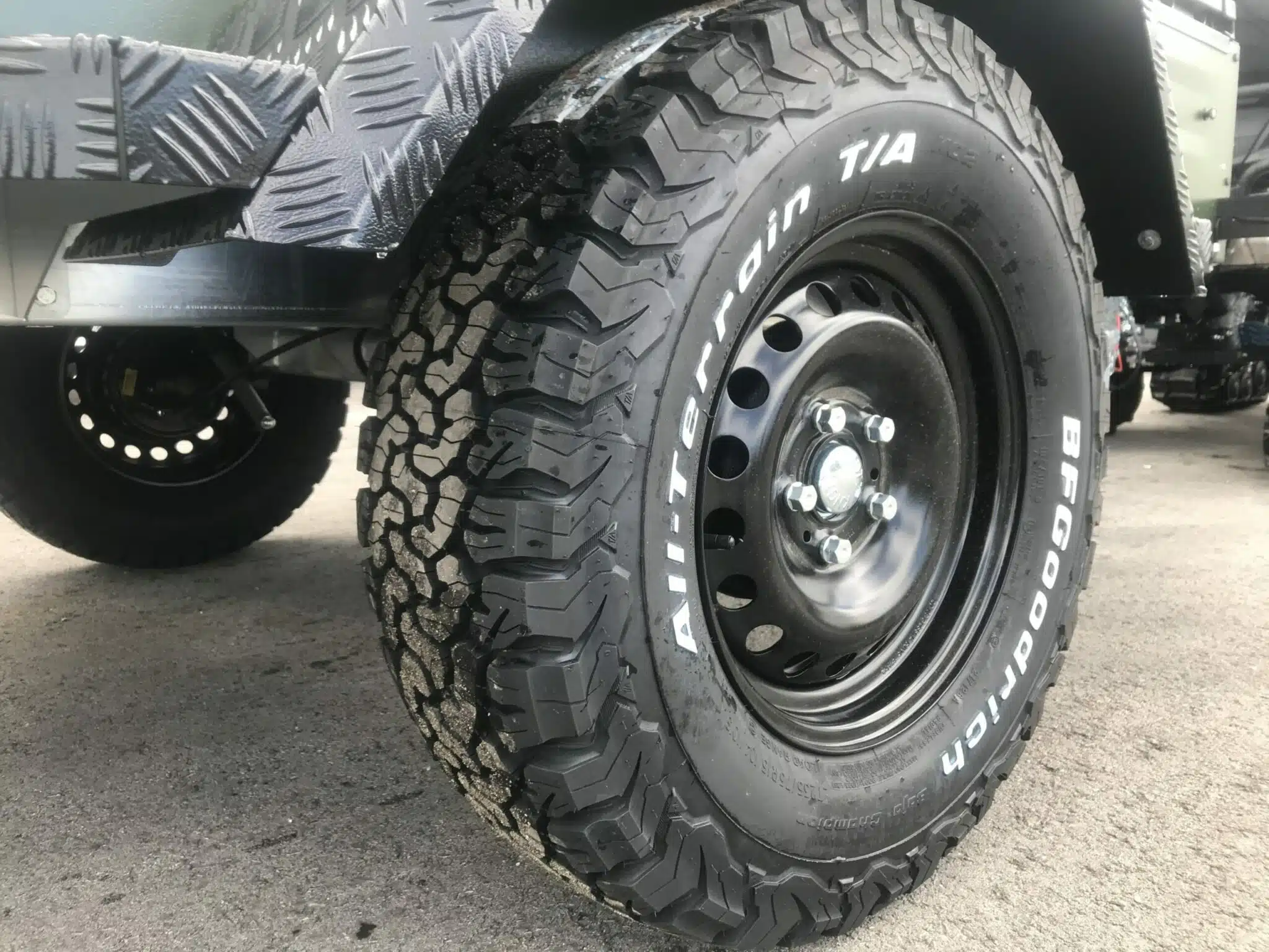 TPV EB3 Offroad| 1300 kg Gesamtgewicht,schwarz oder bronzegrün, gebremst, Anhänger für Quads, Offroad-Fahrzeuge, nur mit Alufelgen erhältlich - Slika 18