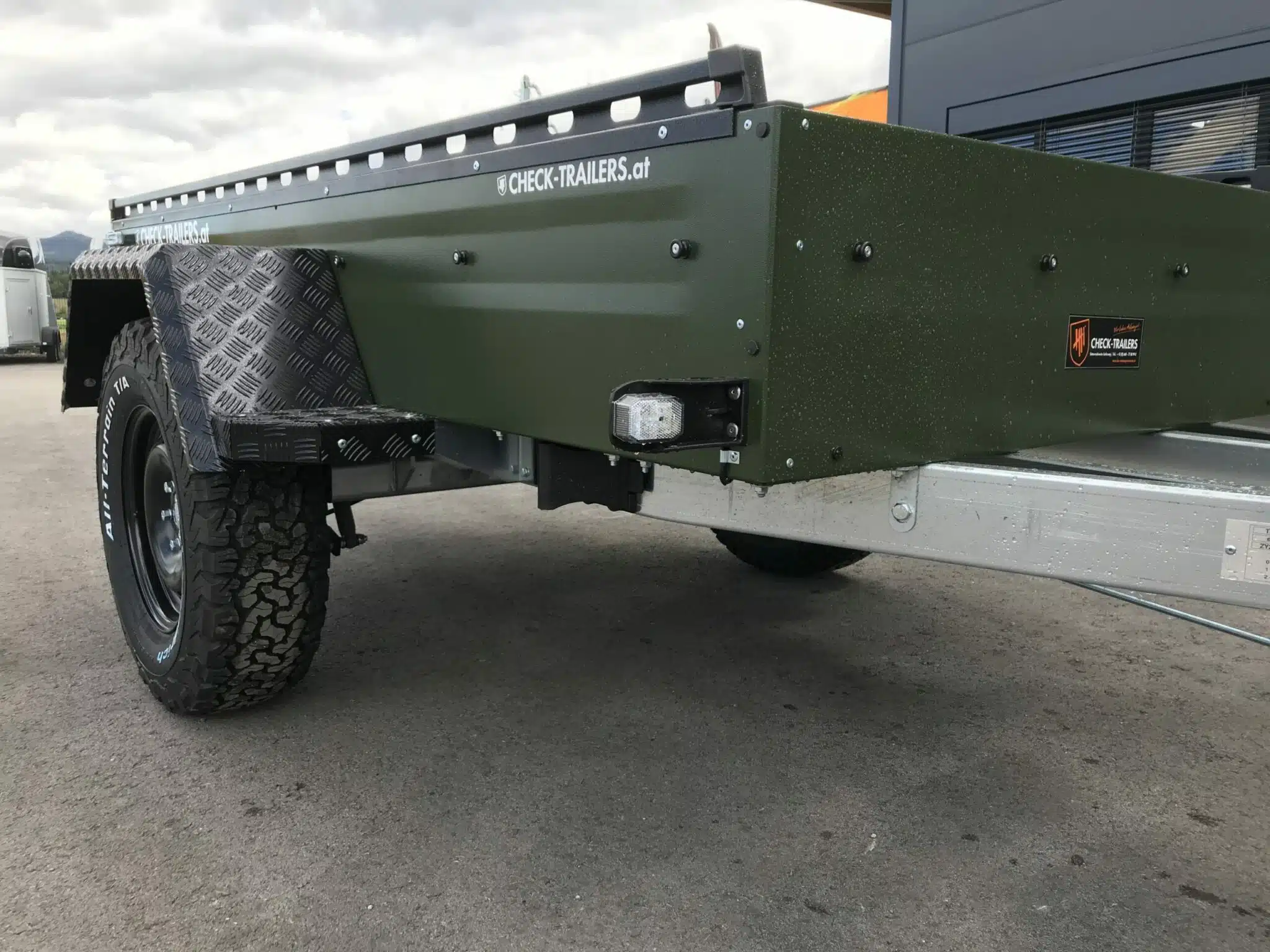 TPV EB3 Offroad| 1300 kg Gesamtgewicht,schwarz oder bronzegrün, gebremst, Anhänger für Quads, Offroad-Fahrzeuge, nur mit Alufelgen erhältlich - Slika 25