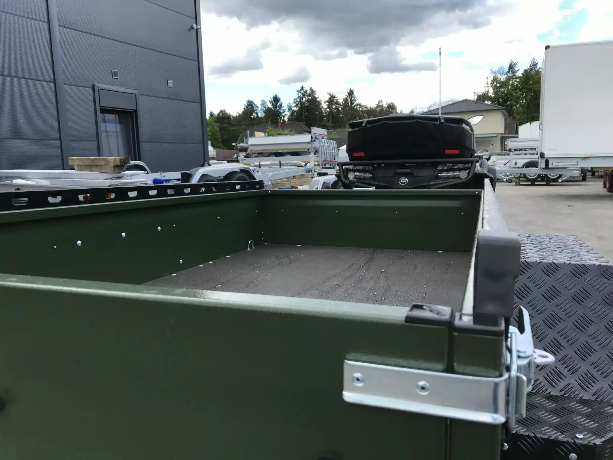 TPV EB3 Offroad| 1300 kg Gesamtgewicht,schwarz oder bronzegrün, gebremst, Anhänger für Quads, Offroad-Fahrzeuge, nur mit Alufelgen erhältlich - Slika 11