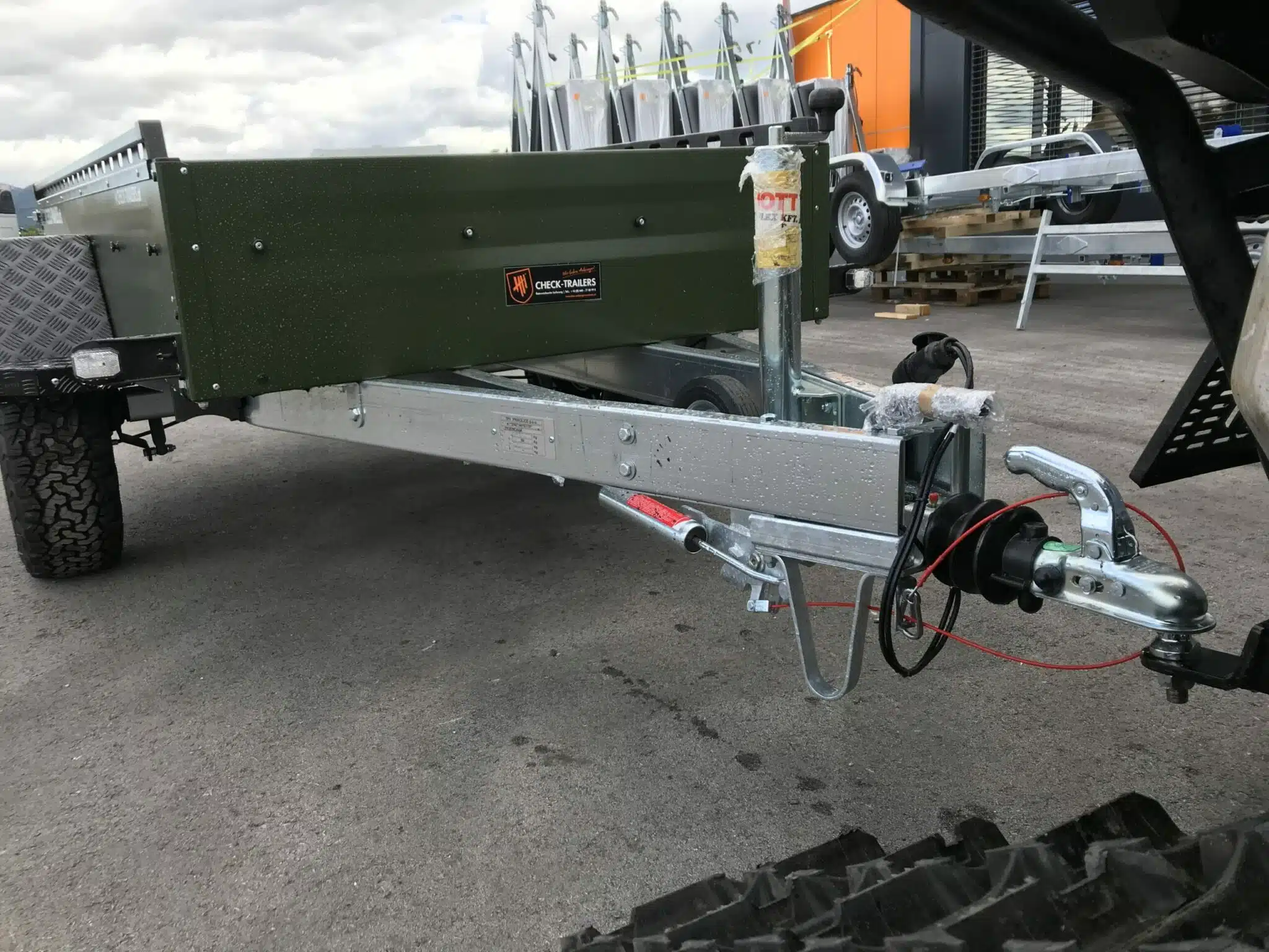 TPV EB3 Offroad| 1300 kg Gesamtgewicht,schwarz oder bronzegrün, gebremst, Anhänger für Quads, Offroad-Fahrzeuge, nur mit Alufelgen erhältlich - Slika 8