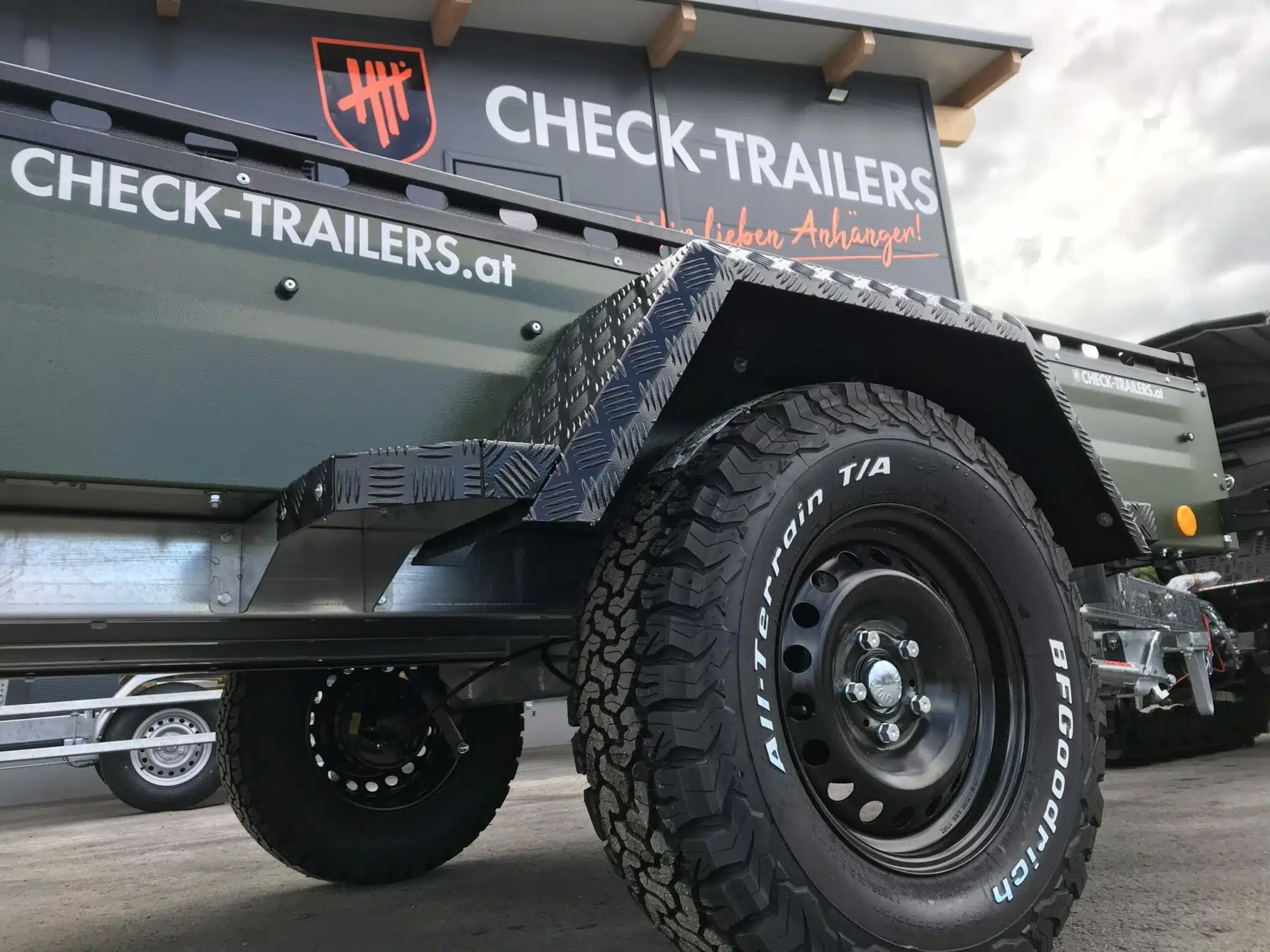 TPV EB3 Offroad| 1300 kg Gesamtgewicht,schwarz oder bronzegrün, gebremst, Anhänger für Quads, Offroad-Fahrzeuge, nur mit Alufelgen erhältlich - Slika 4