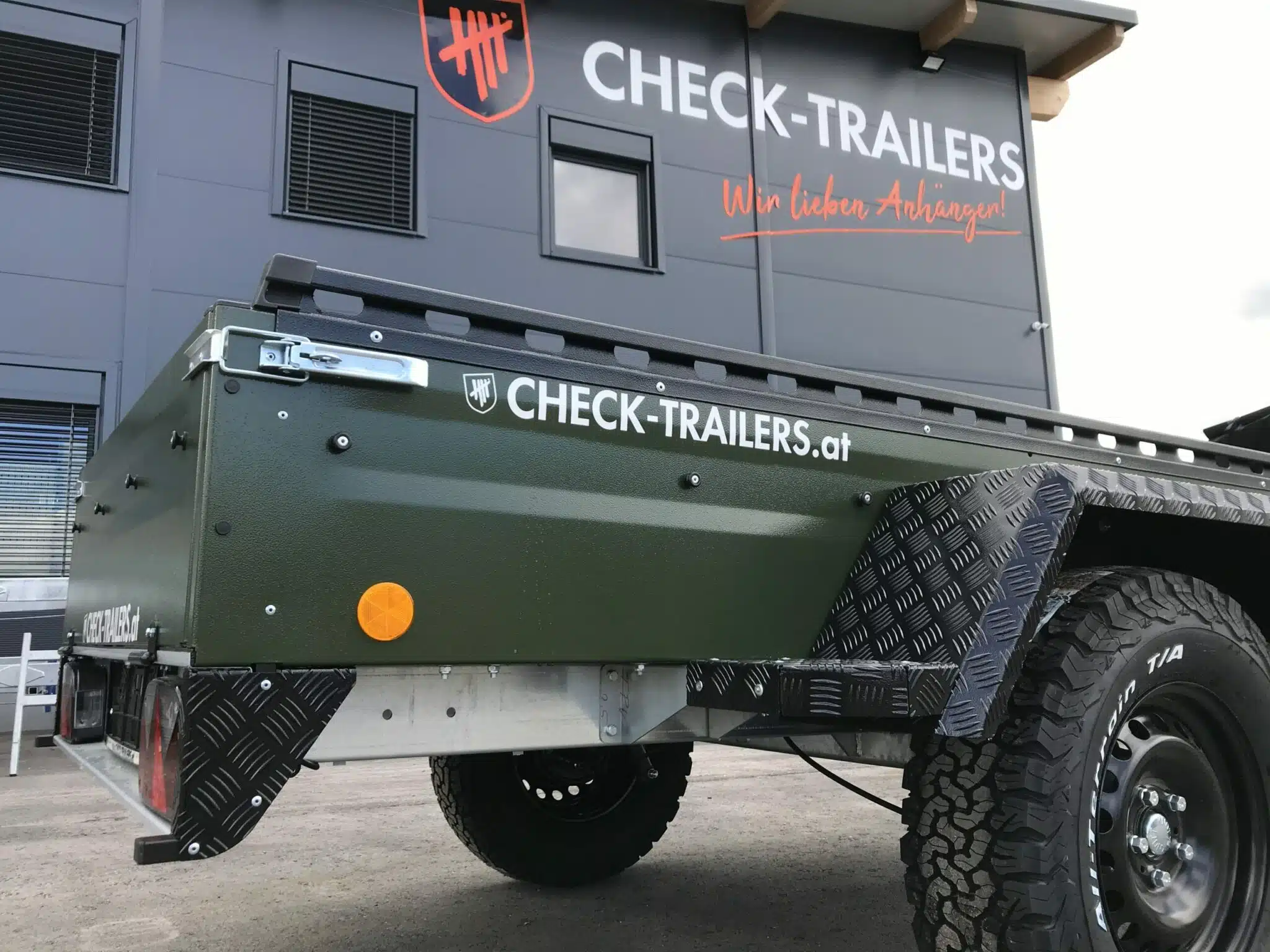 TPV EB3 Offroad| 1300 kg Gesamtgewicht,schwarz oder bronzegrün, gebremst, Anhänger für Quads, Offroad-Fahrzeuge, nur mit Alufelgen erhältlich - Slika 3