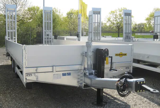 Humbaur heavy-duty trailer construction program HBT 106224, tandem overloader, sloping loading platform, total weight 10.5t•