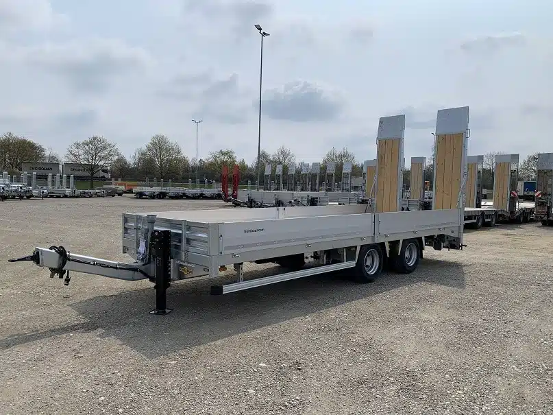 HBTZ 216524 BS, 21 t, tandem flatbed trailer with twin tires, planks standing, loading platform sloping heavy-duty trailer•