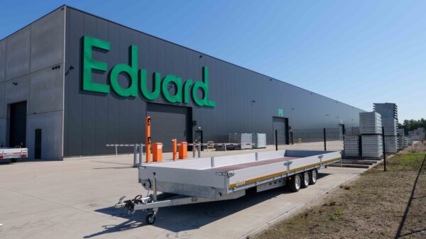 Eduard 800 x 220 cm, 3500 kg, tandem trailer, ramps, winch, 30 cm side walls•