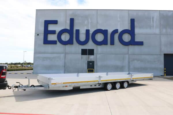 Eduard 800 x 240 cm, 3500 kg, three-axle vehicle, ramps, winch, 30 cm side walls•