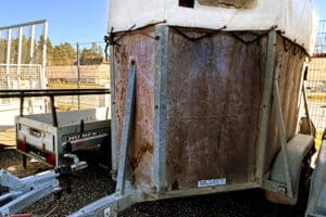 Rimorchio bestiame Pongratz VA 145 T usato 1300 kg