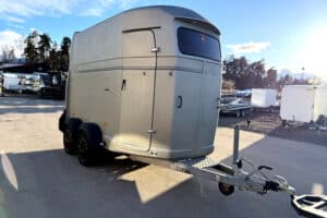 Rimorchio per cavalli usato completamente in polietilene della Böckmann 2400 kg, per 2 cavalli