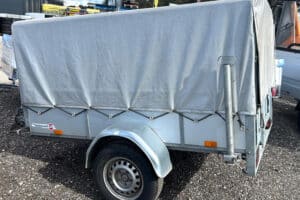 Rimorchio usato SARIS, 750 kg, monoasse, non frenato con telone alto