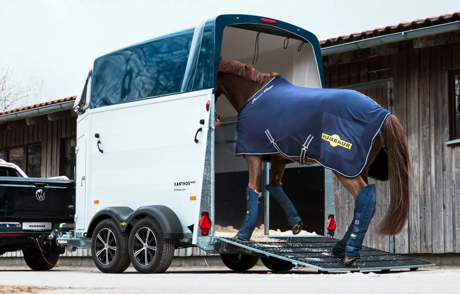MESSE Wiener Neustadt Xanthos AERO 2400 kg Dark Blue Metallic, Hecktüre dreh- und schwenkbar