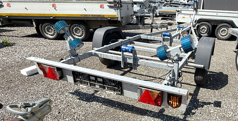 Gebrauchter Bootstrailer, sehr guter Zustand, TPV BA 750R, 750 kg, mit Rollen, Bootslänge bis 4,5m - immagine 4