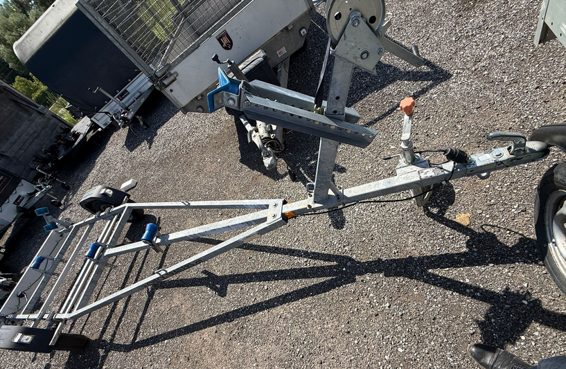 Gebrauchter Bootstrailer, sehr guter Zustand, TPV BA 750R, 750 kg, mit Rollen, Bootslänge bis 4,5m - immagine 3